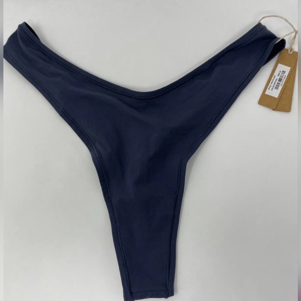 NWT| Skims Women THONG Size 3X FITS EVERYBODY DIPPED FRONT THONG (Deep Royale):